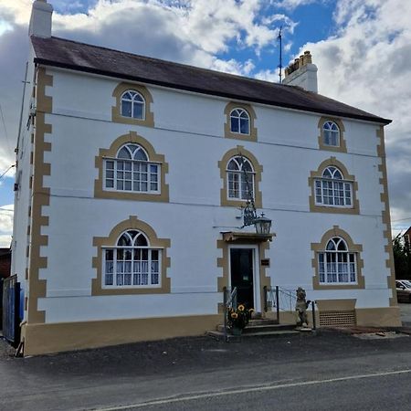 Ty Llew Hotel Llandysilio Exterior foto