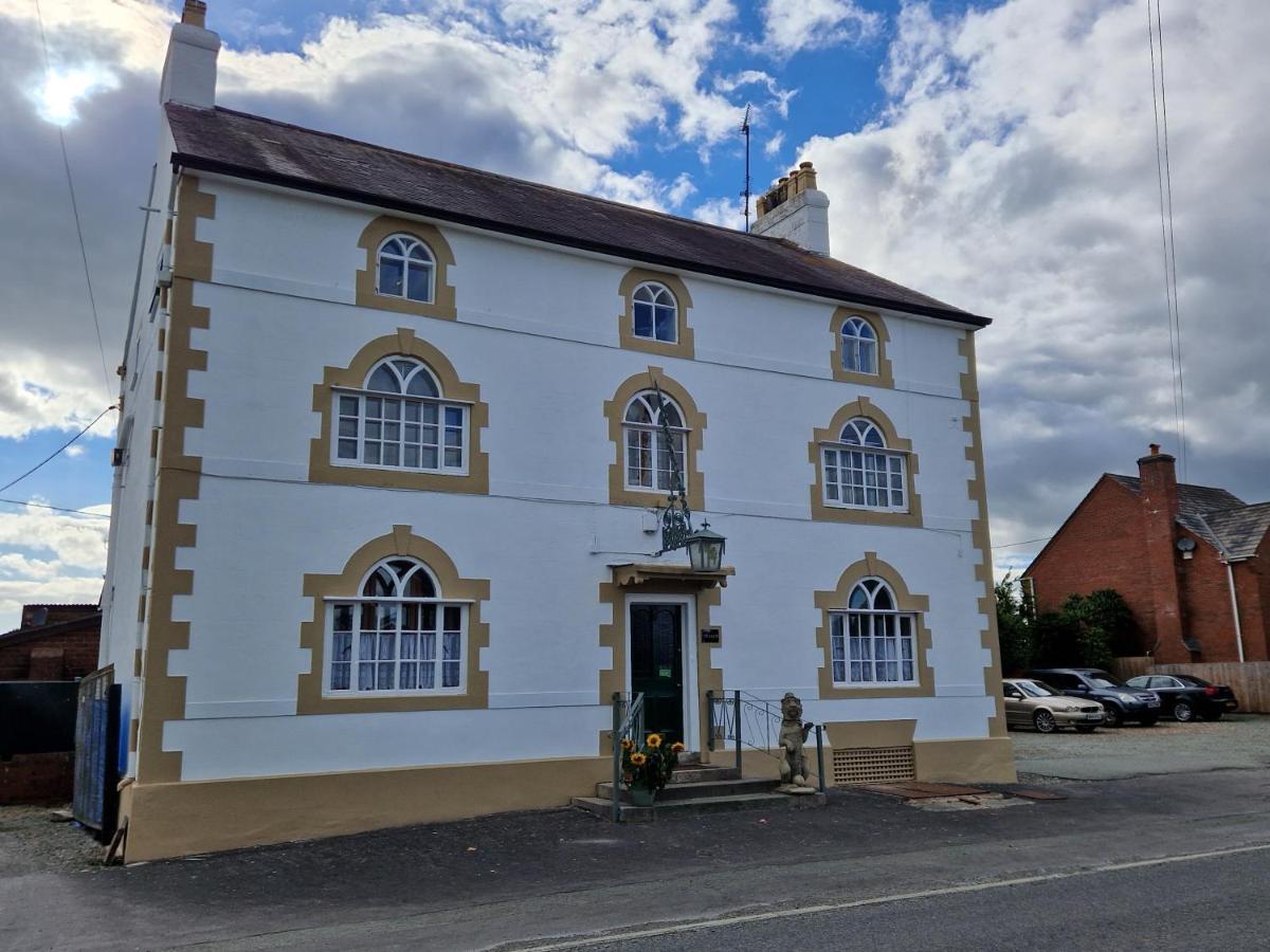 Ty Llew Hotel Llandysilio Exterior foto